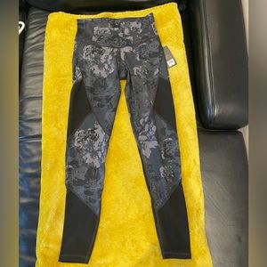 Brand new with tags Old Navy Active leggings